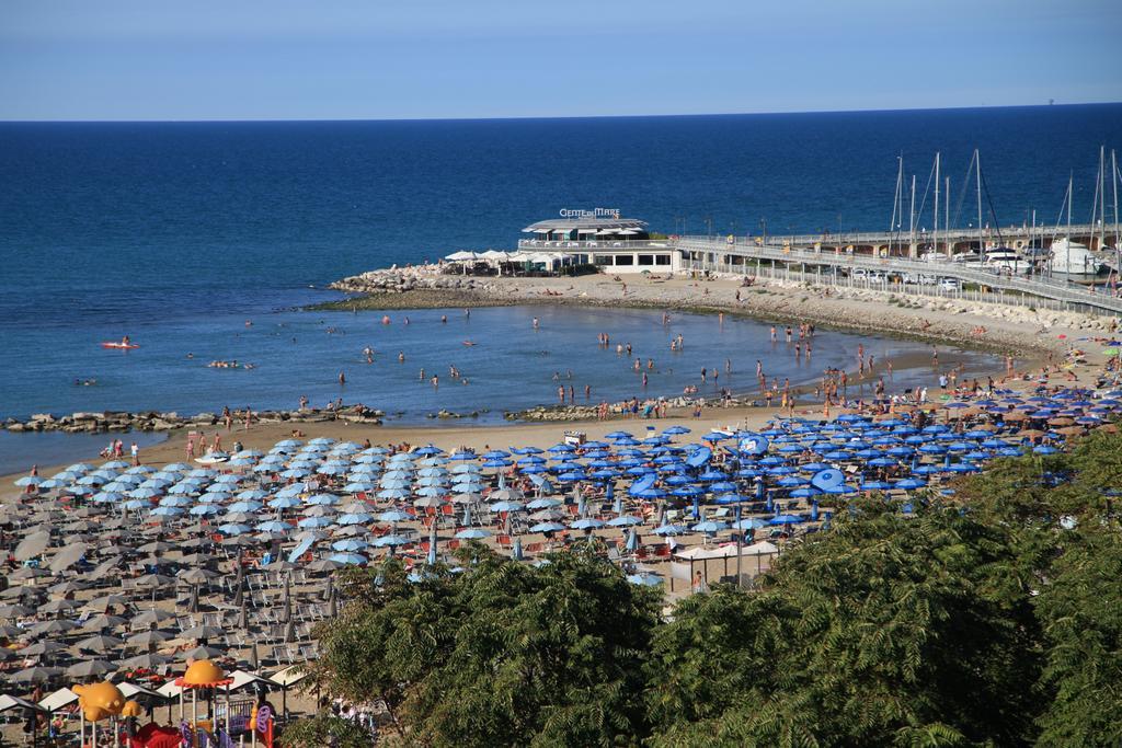 Mona Lisa 3* Cattolica